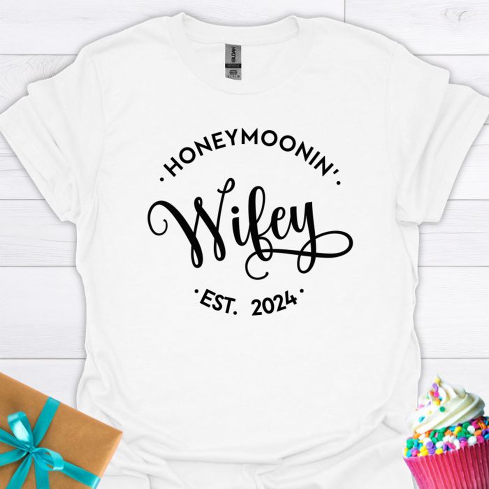 Honeymoonin' Wifey Est. 2024 T-shirt