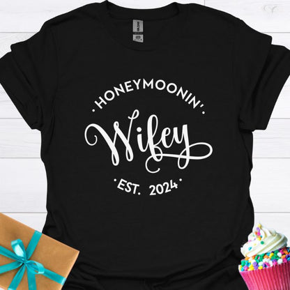 Honeymoonin' Wifey Est. 2024 T-shirt