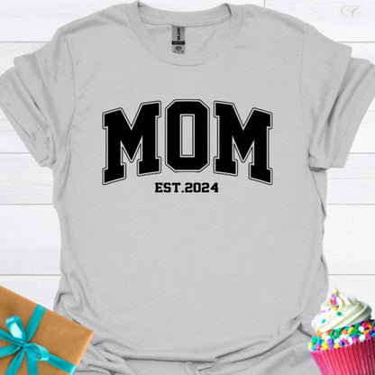 Mom Est 2024 T-shirt
